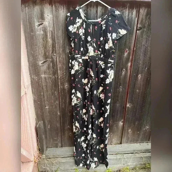 Ingrid & Isabel Maternity Floral Print Jumpsuit - Picture 3 of 7